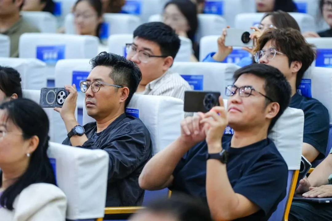 AI 赋能产教融合｜D5受邀出席设计类专业建设研讨会并获基地授牌